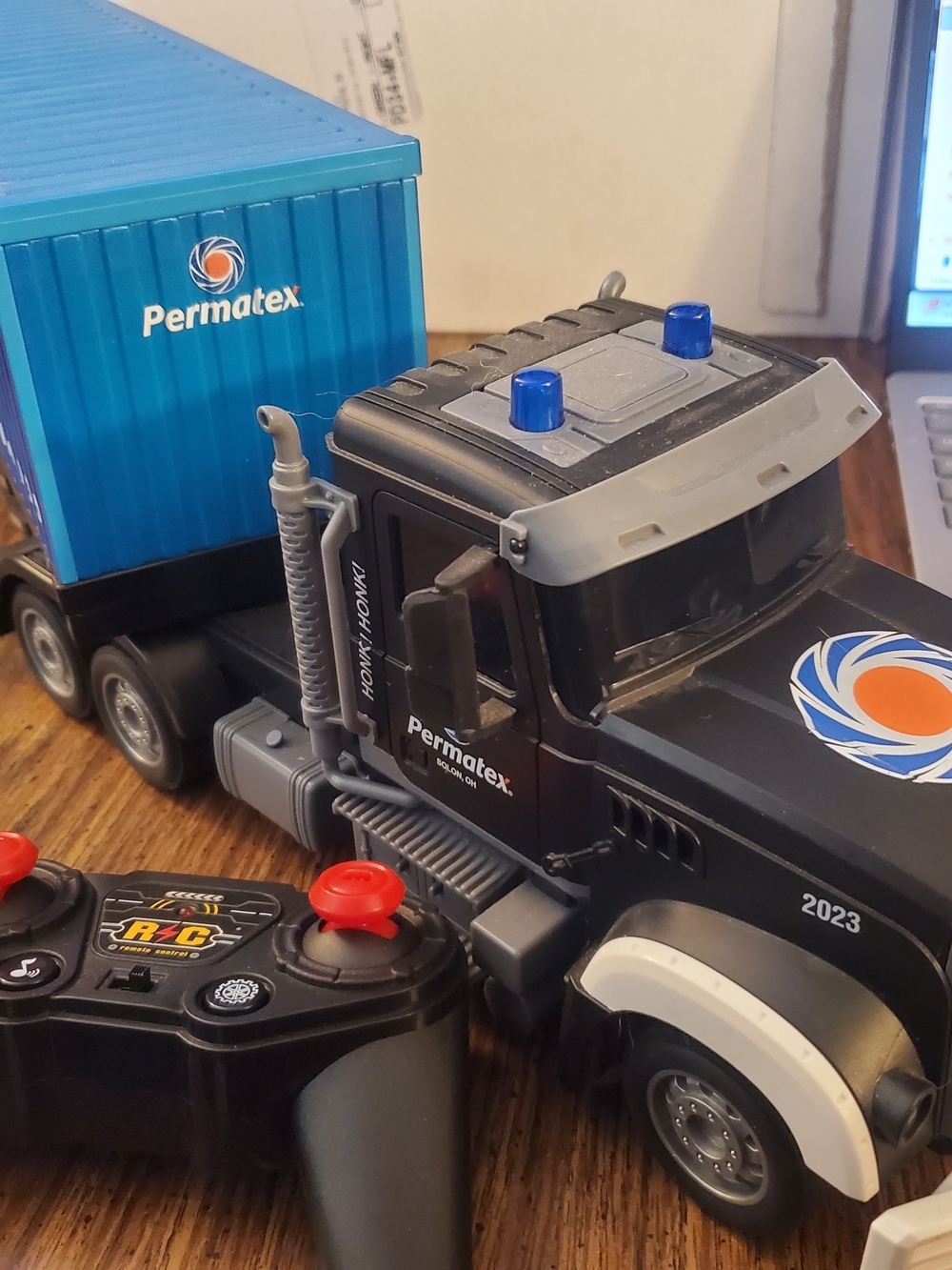 Remote Control Tractor Trailer Permatex - Picture 6 of 7